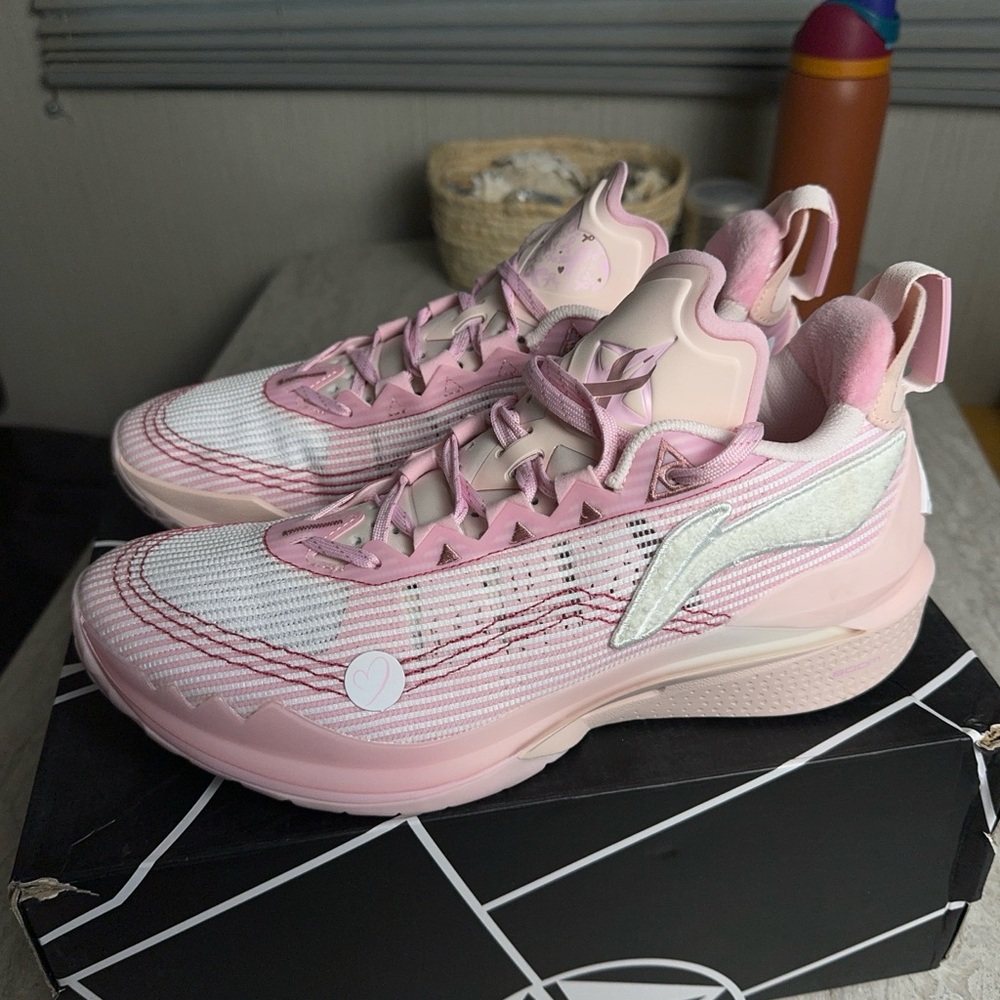Li Ning JB2 basketball shoes. Jimmy butlers second signature shoe